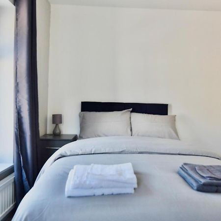 Villa Come On In Lucas Street Newport Train Station Sleep Upto 8 Exterior foto