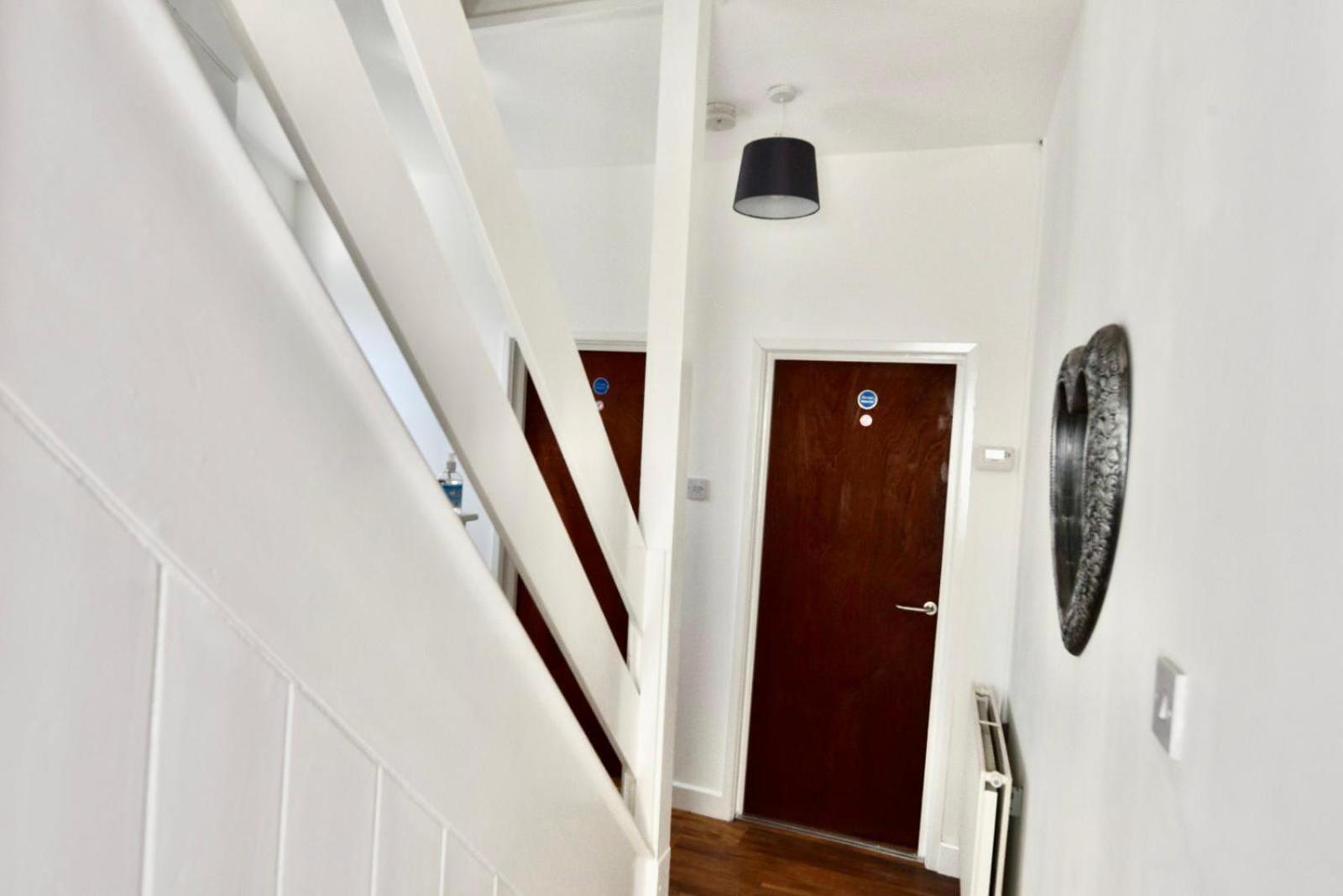 Villa Come On In Lucas Street Newport Train Station Sleep Upto 8 Exterior foto