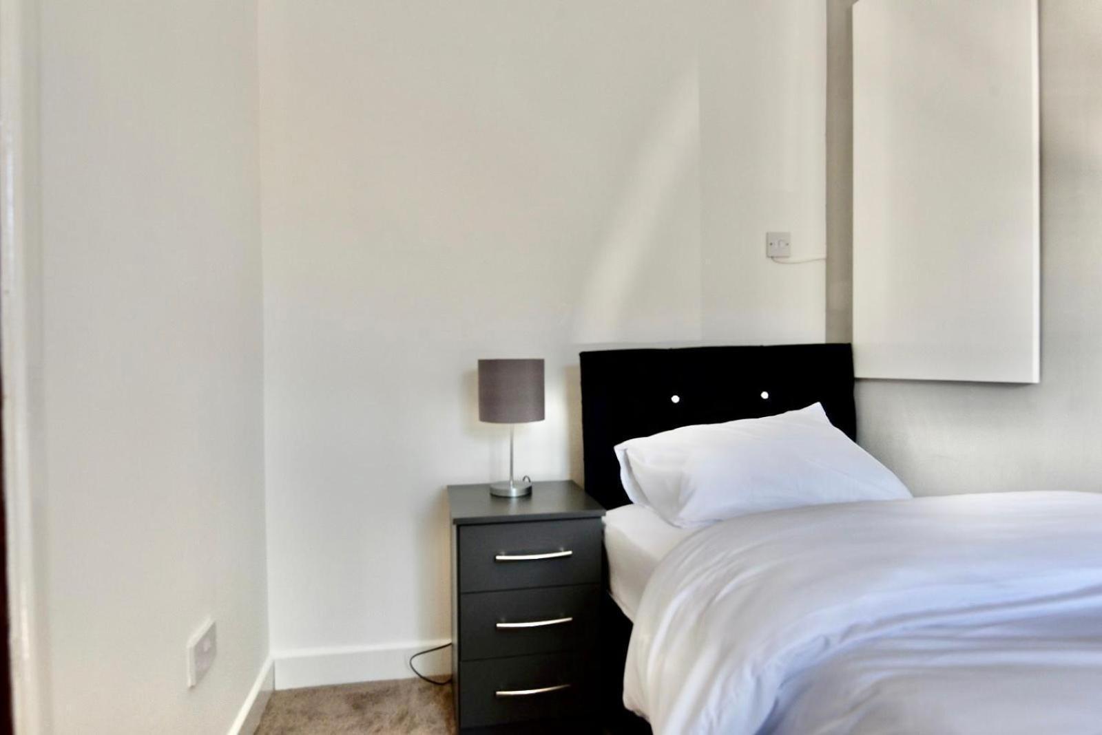 Villa Come On In Lucas Street Newport Train Station Sleep Upto 8 Exterior foto