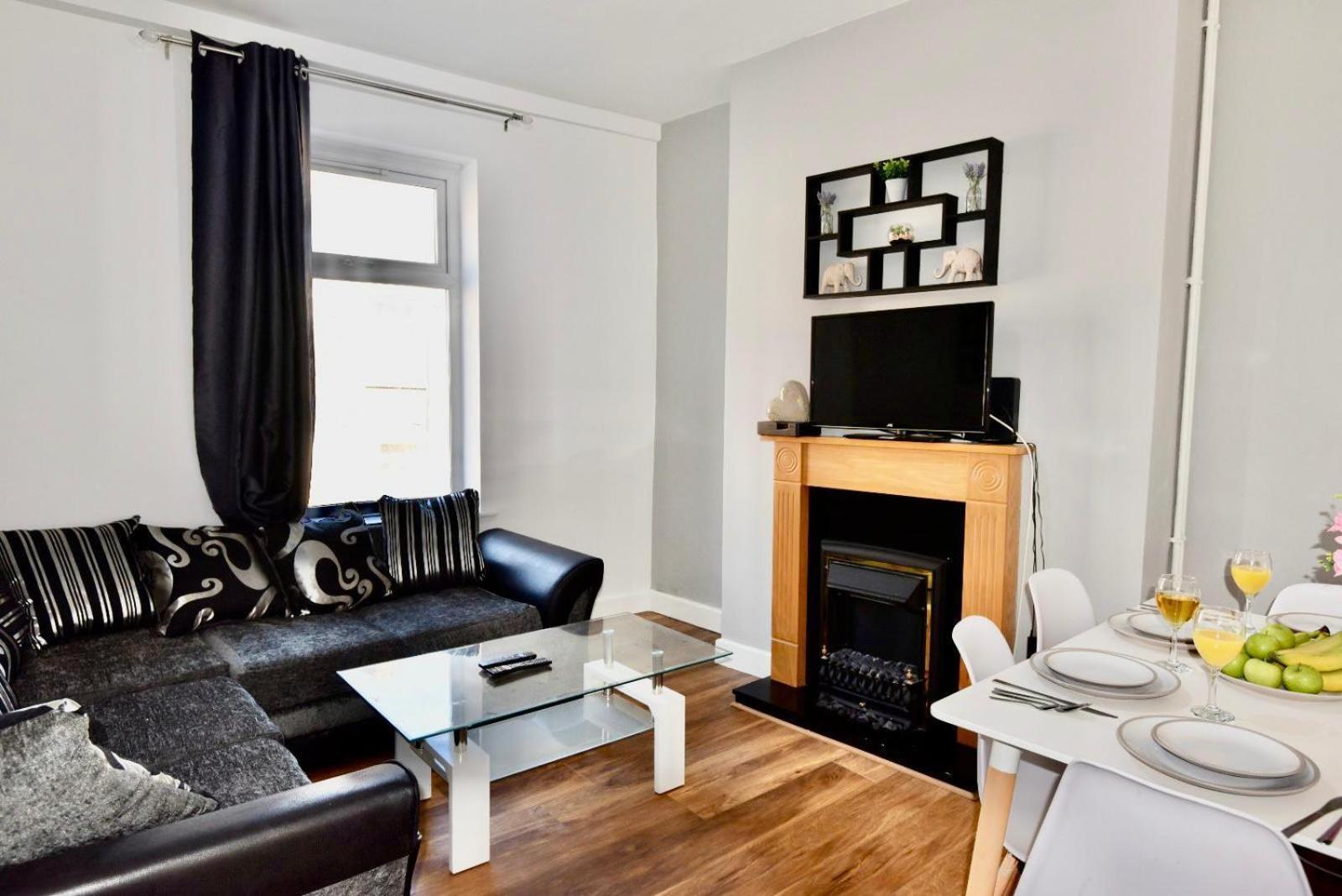 Villa Come On In Lucas Street Newport Train Station Sleep Upto 8 Exterior foto