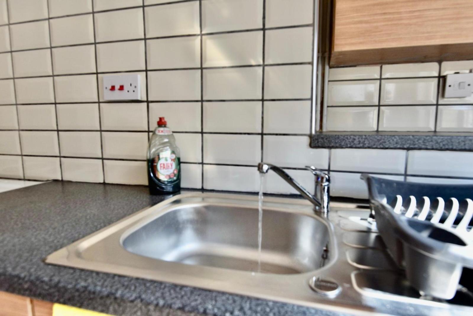 Villa Come On In Lucas Street Newport Train Station Sleep Upto 8 Exterior foto