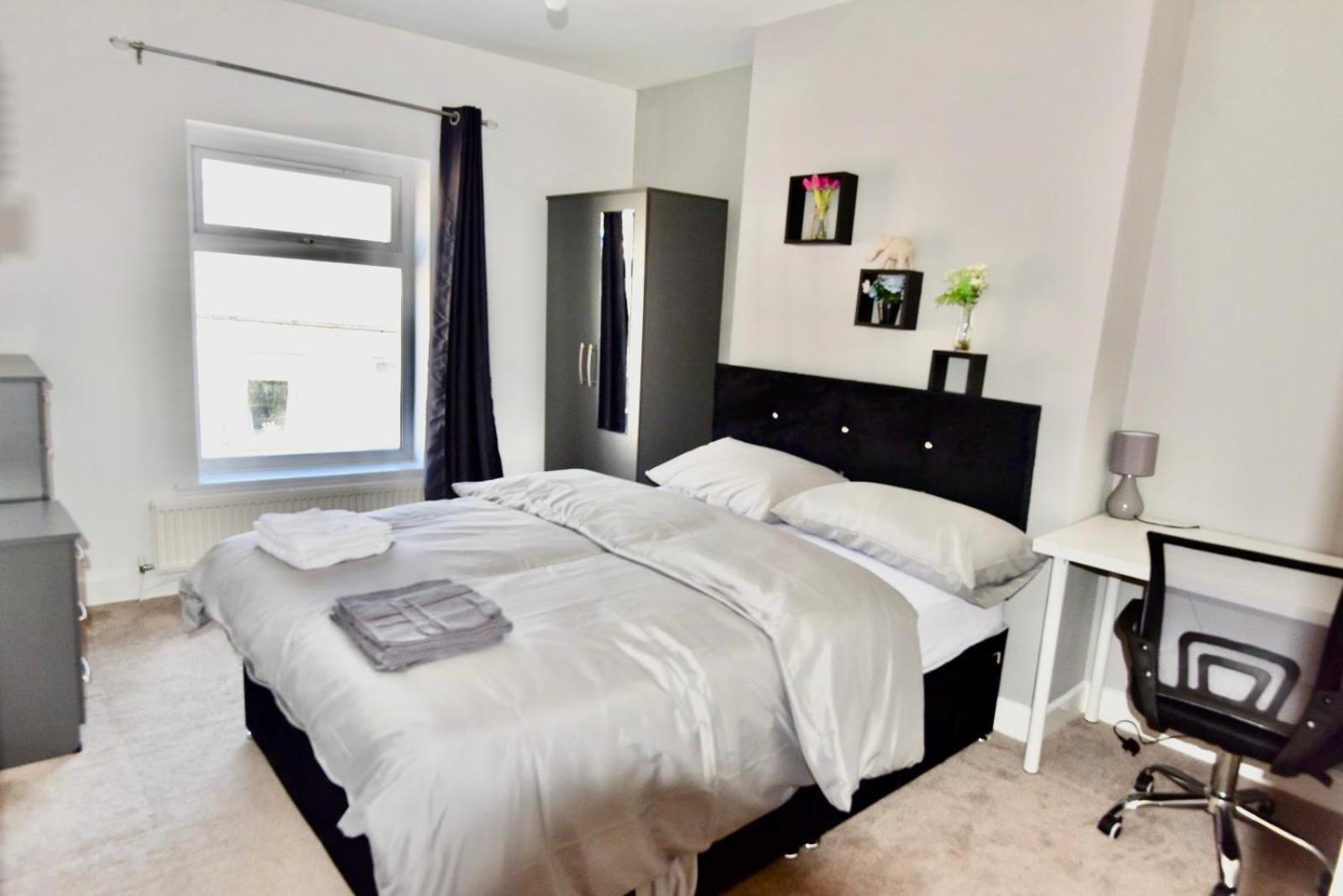 Villa Come On In Lucas Street Newport Train Station Sleep Upto 8 Exterior foto