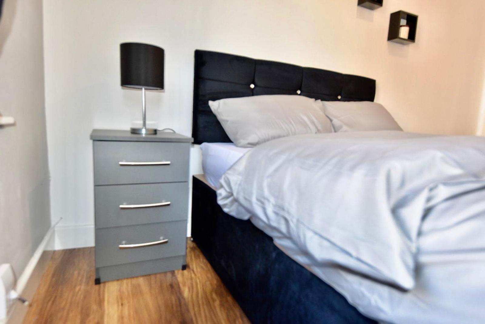 Villa Come On In Lucas Street Newport Train Station Sleep Upto 8 Zimmer foto